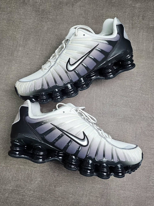NIKE SHOX GREY